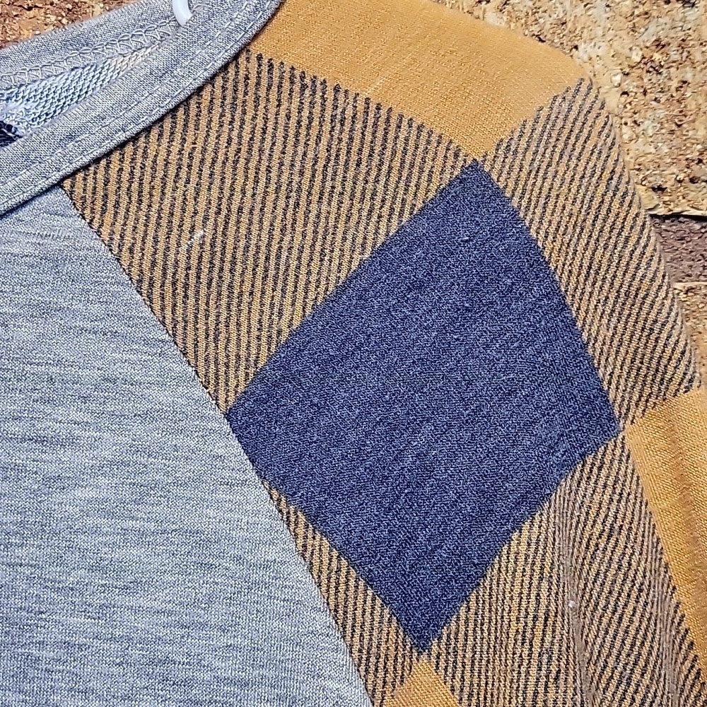 Viamor Plaid Long Sleeve Tee Size Small - Picture 7 of 13